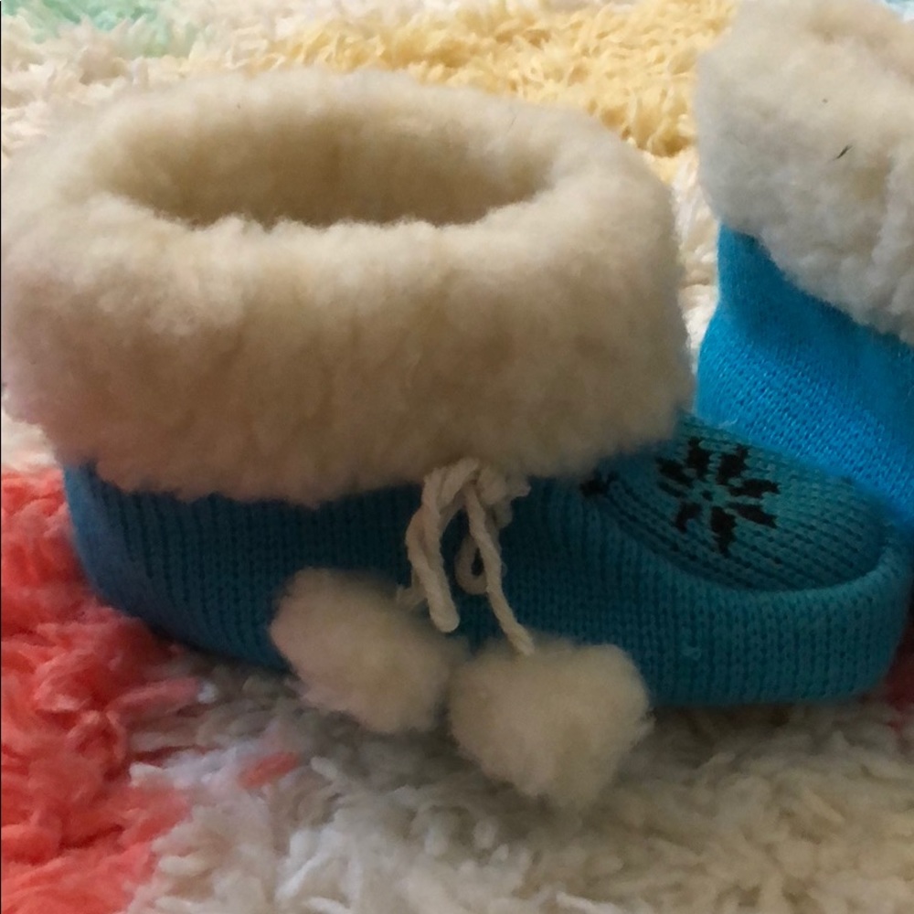 🌸NWOT Toddler House Booties🌸 - Picture 2 of 4